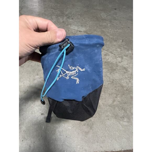 Arc’teryx C40 Chalk Climbing Bag Poseidon Blue Drawstring Lightweight - Picture 1 of 6